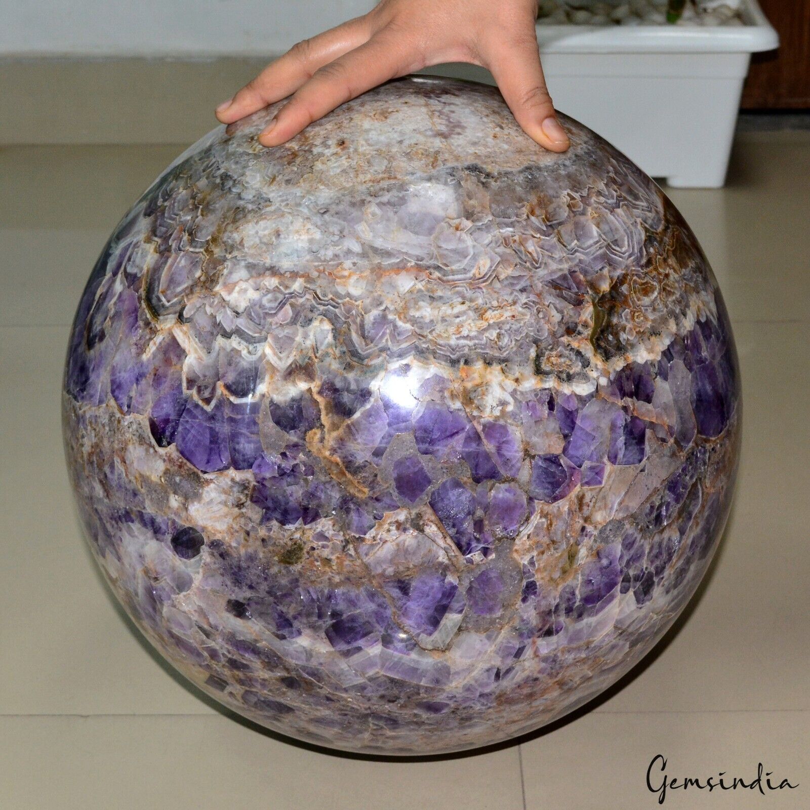 Amethyst Sphere — 15 Inch in diameter, 66 Kg (330000 Ct), Brazil