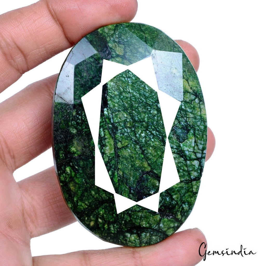 Emerald Loose Gemstone, Green — 72 x 50 x 27 mm, 870 Ct, Brazil