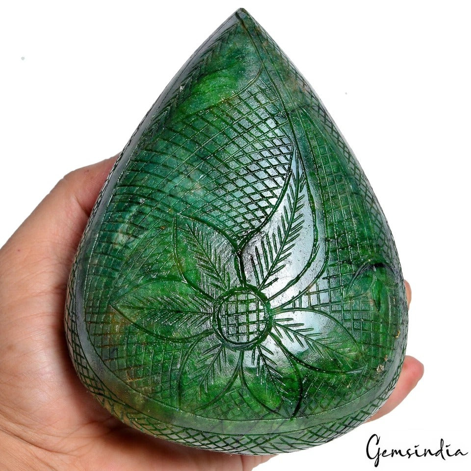 1.50 Kilo Natural Certified emerald Decorative Hand Carved Museum Size Gemstone