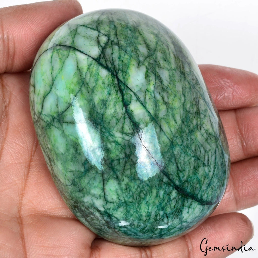 Emerald Cabochon, Green — 77 x 59 x 40 mm, 1520 Ct, Brazil