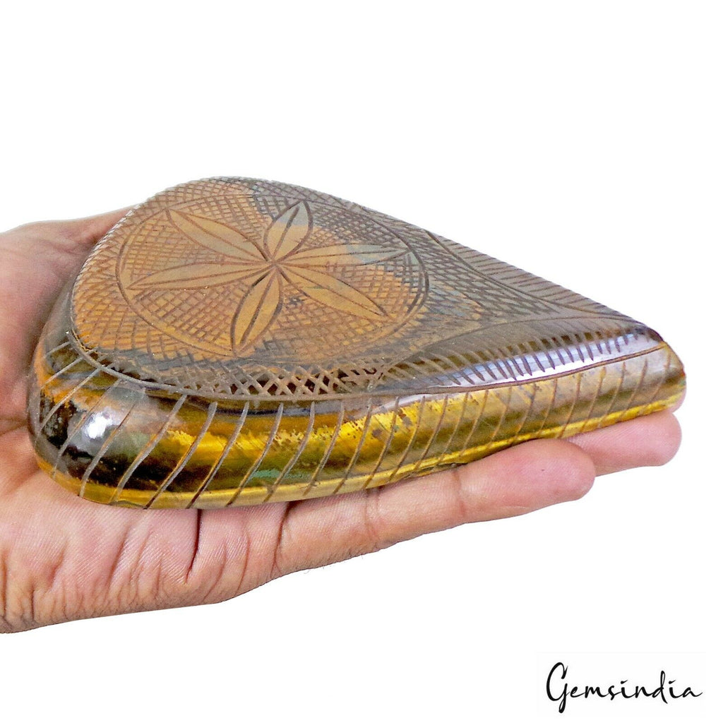 Tiger Eye Carving, Untreated — 131x103x21mm, 2440 Ct, Madagascar