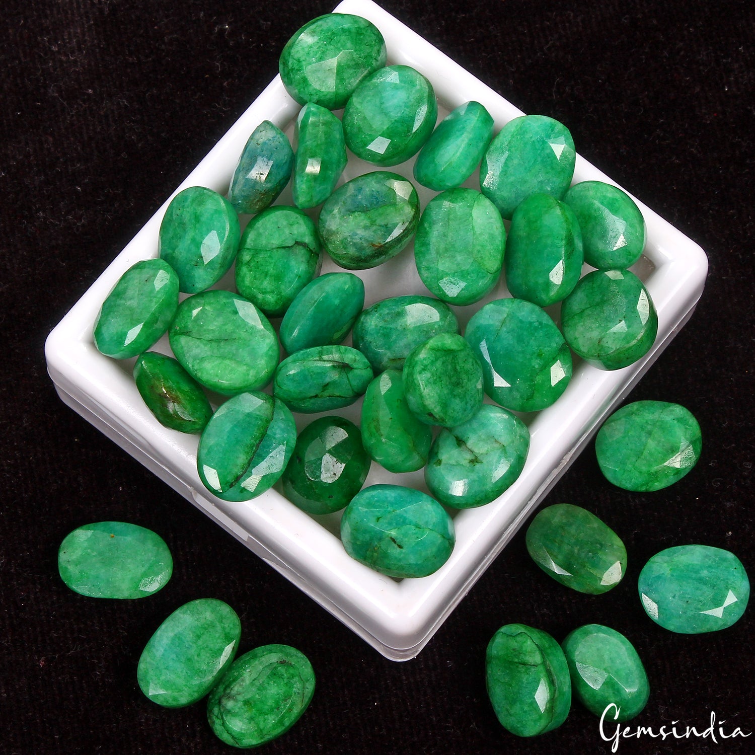 Emerald Lot, Loose Gemstone, Color Enhanced, Green — 34 Pieces, 12mm to 14mm, 250.50 Ct, Colombia