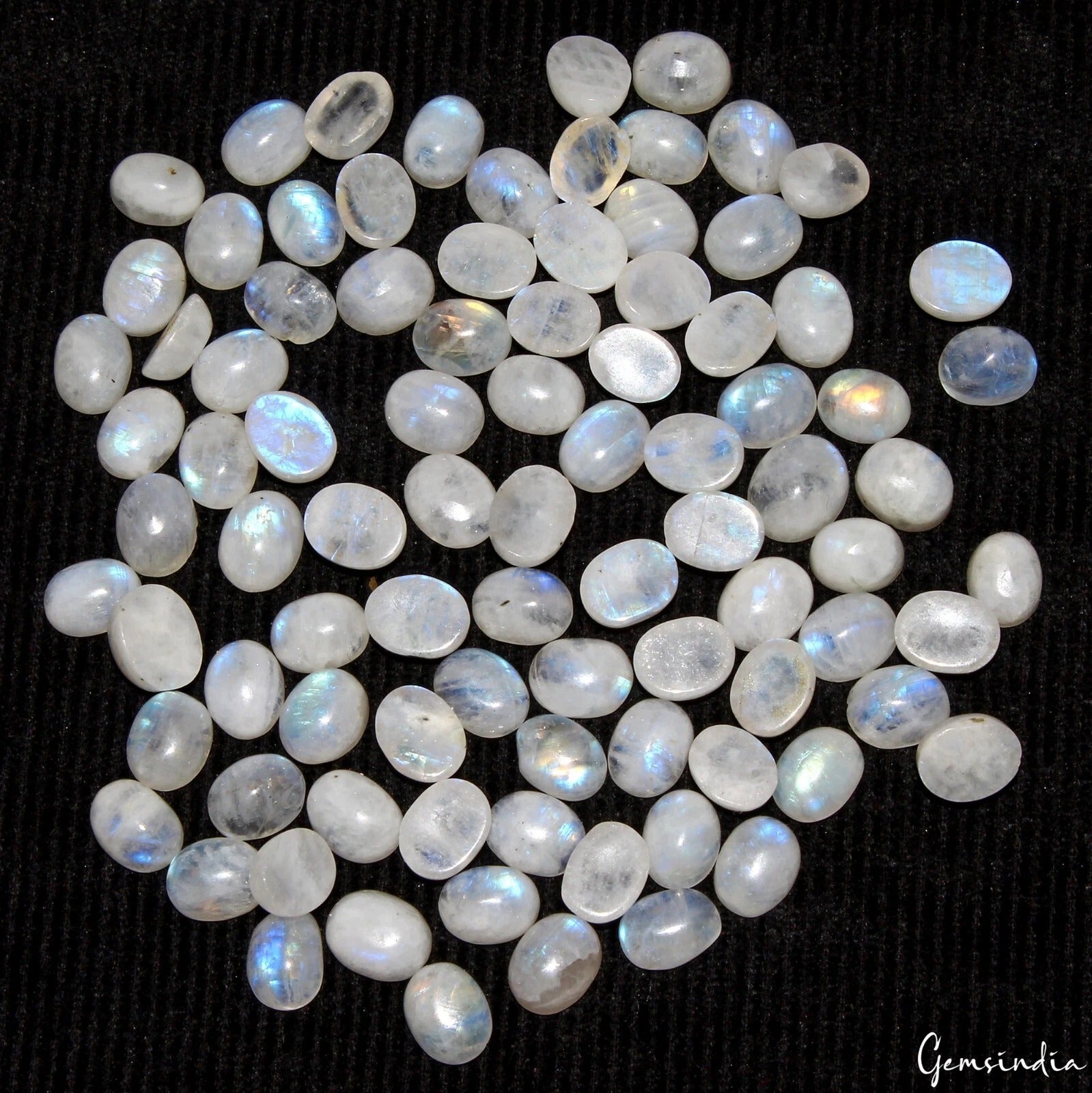 Rainbow Moonstone Lot, Cabochon, Oval Cabochon, Untreated — 90 Pieces, 9-10mm, 269.50 Ct, Madagascar