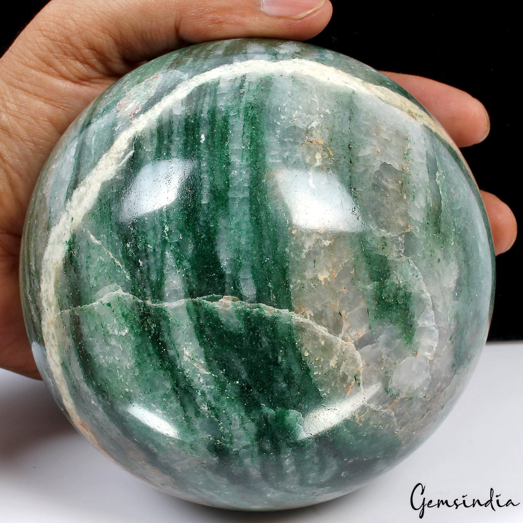 Aventurine Sphere, Green — 4.5 Inch in diameter, 1.95 Kg (9750 Ct), Madagascar
