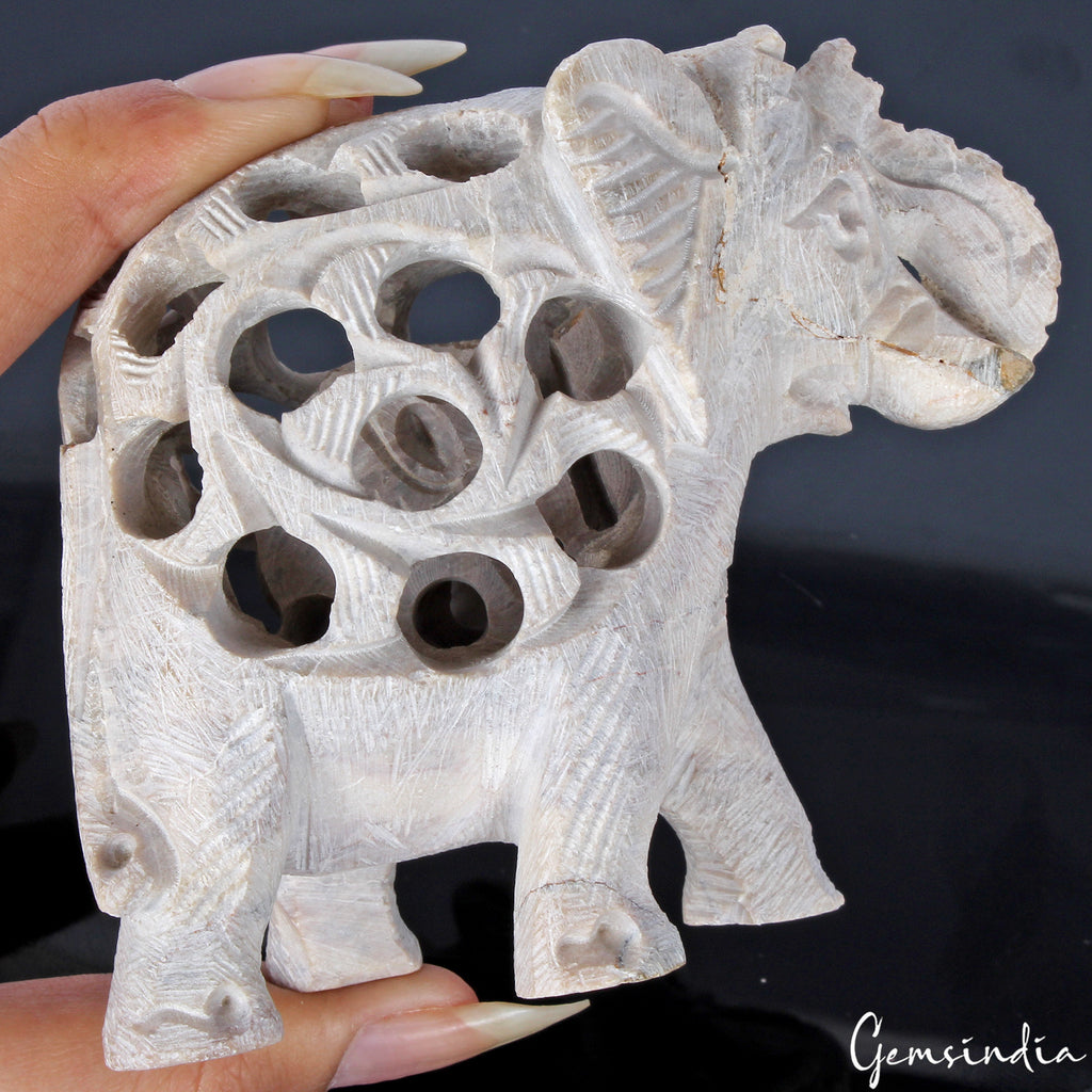 Soapstone Elephant Figurine — 94x80x47mm, 1350 Ct