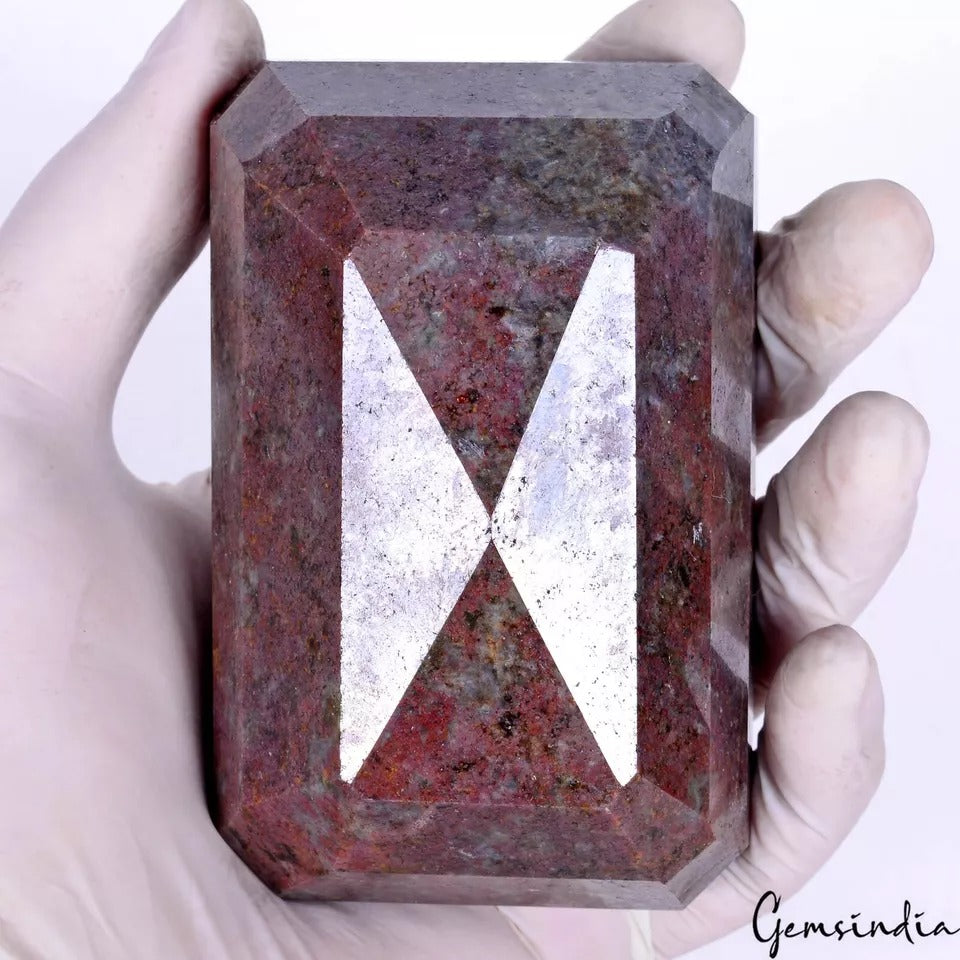 Ruby Kyanite Loose Gemstone, Untreated, Red — 100x68x58mm, 4700 Ct, Madagascar
