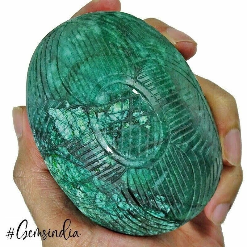 Emerald Loose Gemstone, Green — 93 x 68 x 48 mm, 2240 Ct, Brazil