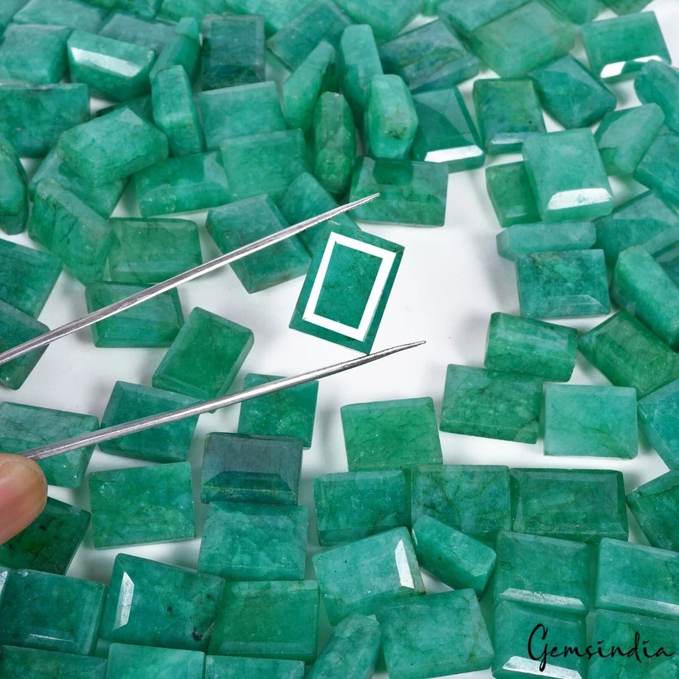 Emerald Lot, Loose Gemstone, Green — 170 Pieces, 13mm to 18mm, 2500 Ct, Colombia
