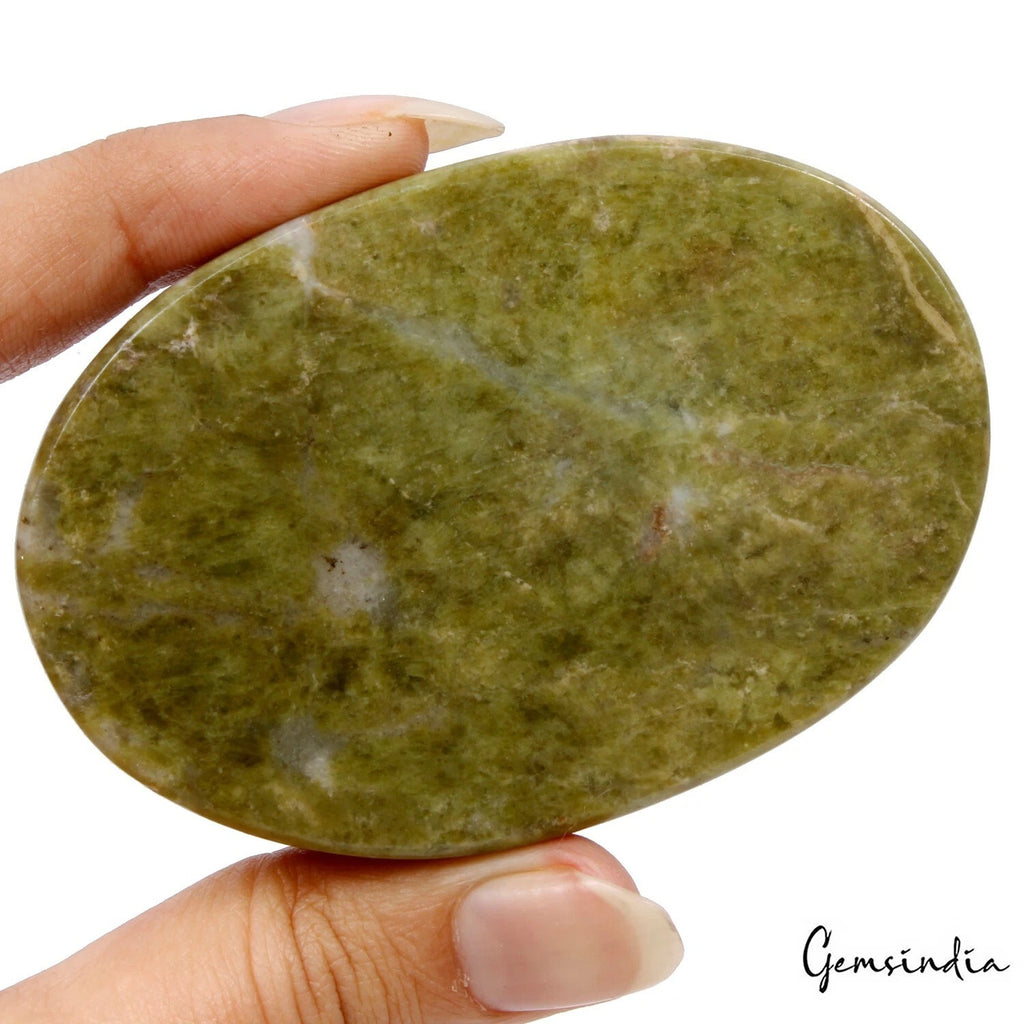 Vessonite Carving, Untreated, Green — 75x51x22 mm, 860 Ct, Madagascar