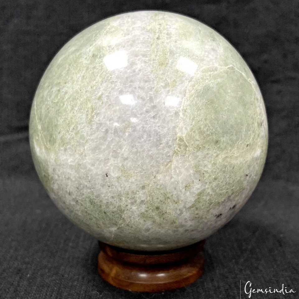 Agate Sphere — 3.5" in diameter, 0.7 Kg (3500 Ct), Madagascar