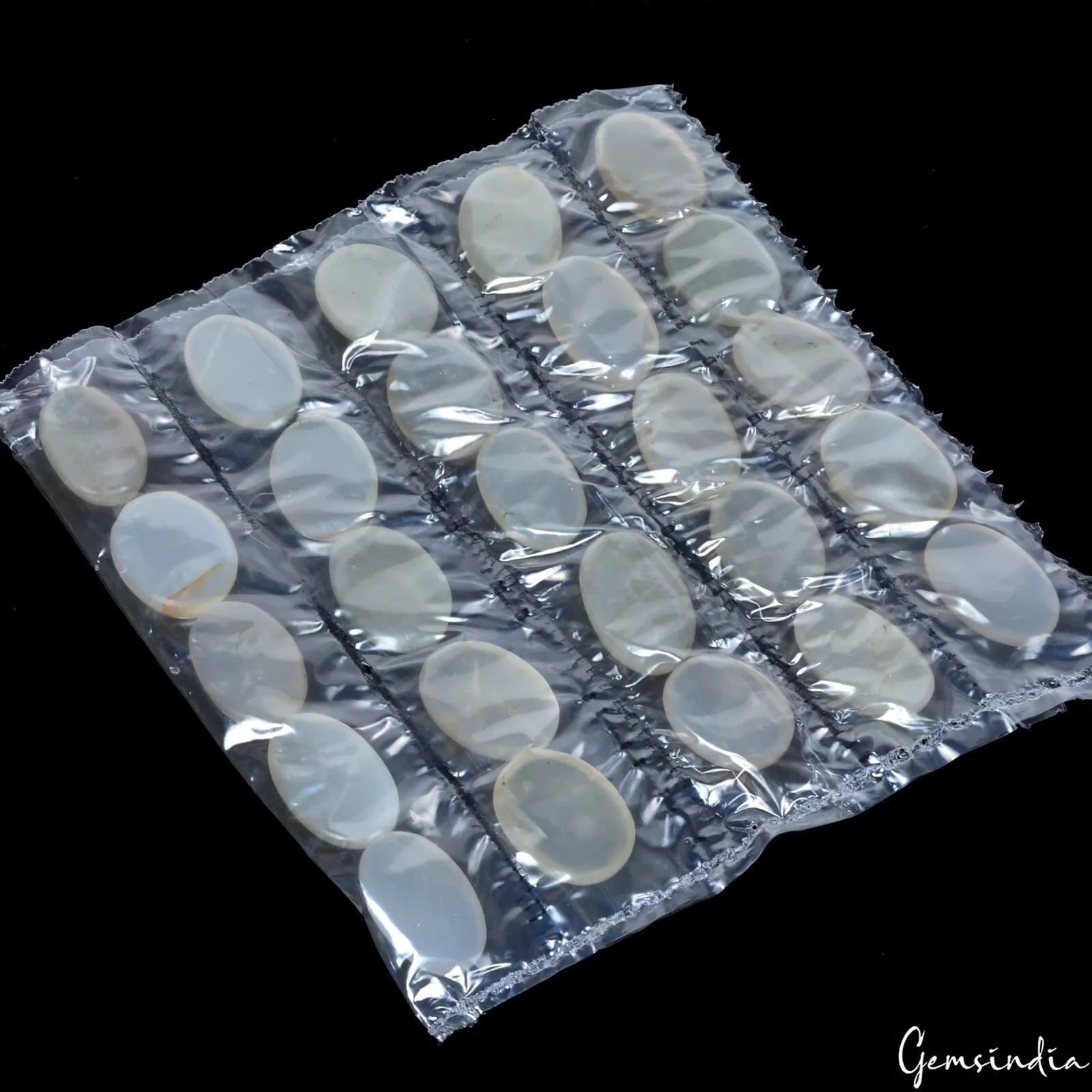 Moonstone Lot, Cabochon, Untreated, Gray — 25 Pieces, 17mm to 20mm, 267 Ct, Madagascar