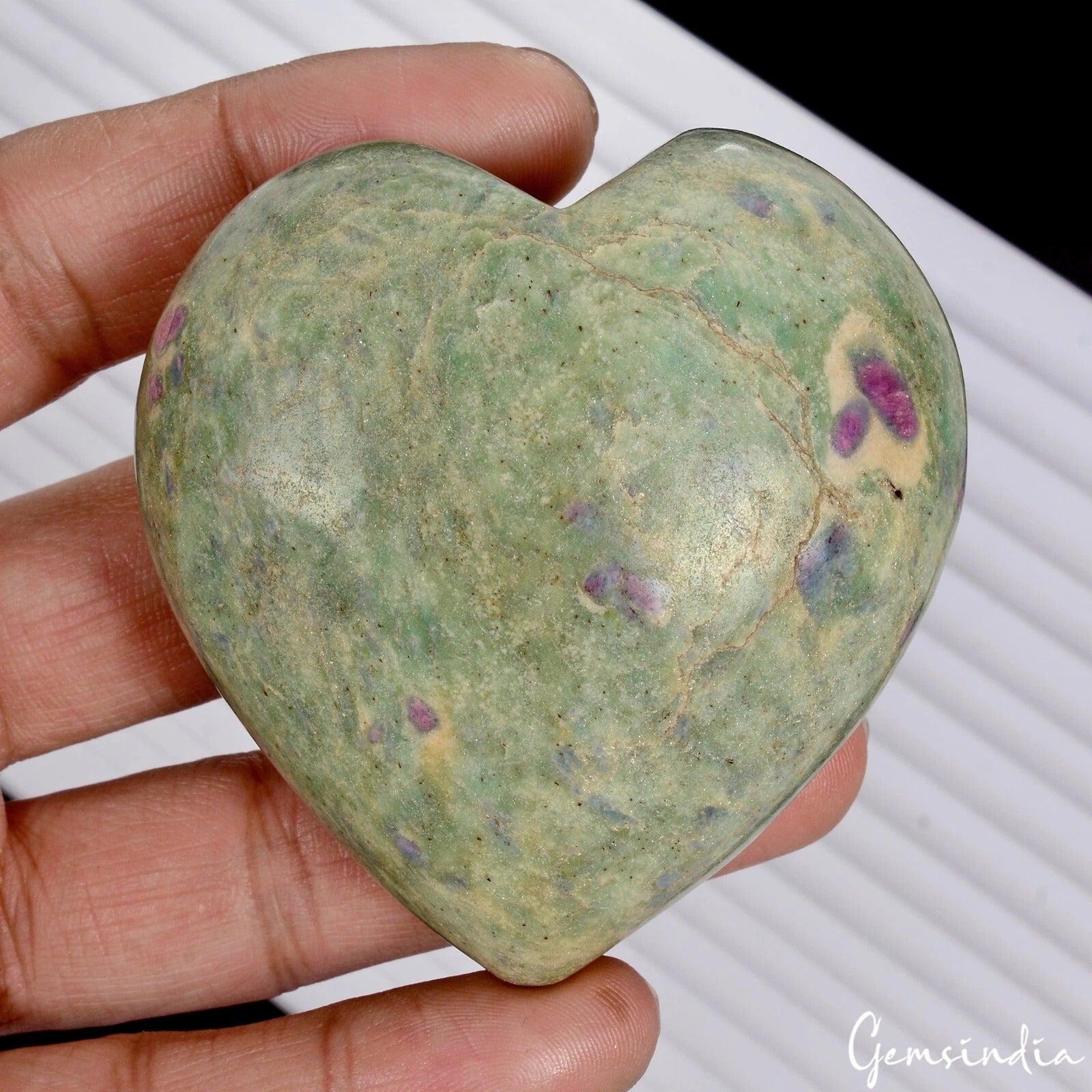 Ruby Cabochon, Heart, Untreated — 68x65x31 mm, 990 Ct