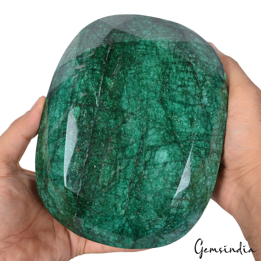 Emerald Loose Gemstone, Green — 5.5 Kg, Brazil