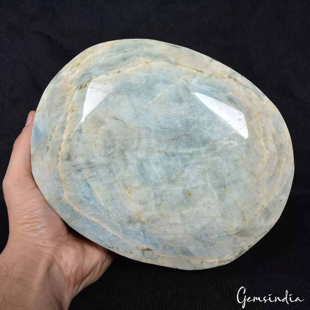 Aquamarine Loose Gemstone, Oval, Untreated — 39000 Ct (7.8 Kg), Brazil