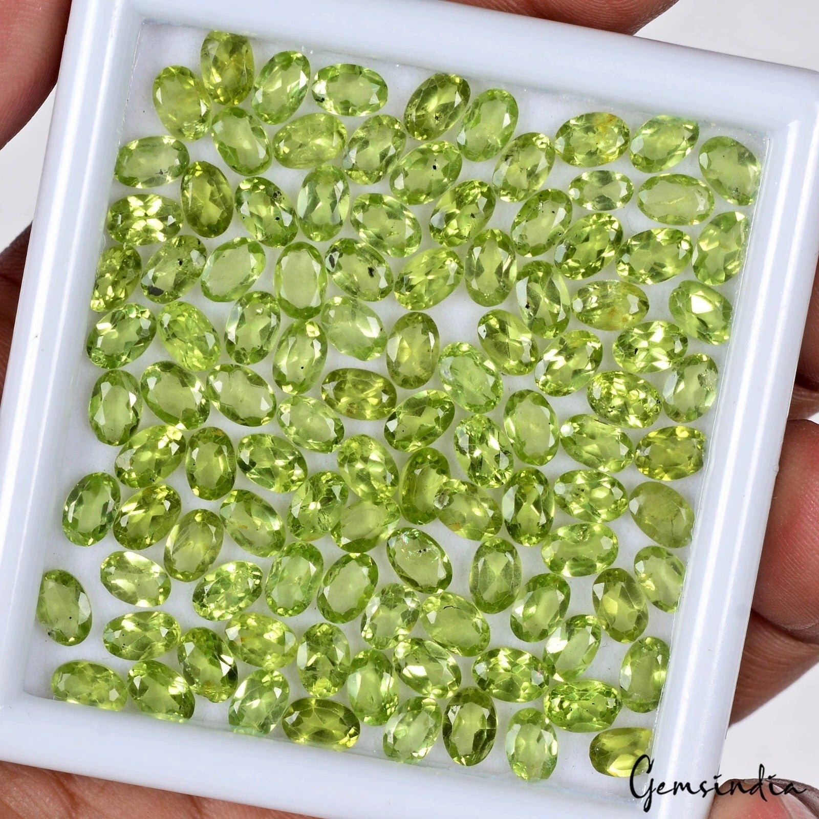 105 Pcs 50 Cts Parrot Green Peridot 6mmx4mm Calibrated Oval Cut Natural Gemstone