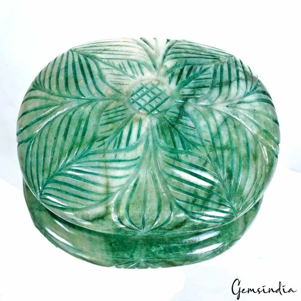 Emerald Carving, Oval Carved, Green — 99x77x43mm, 2900 Ct, Brazil