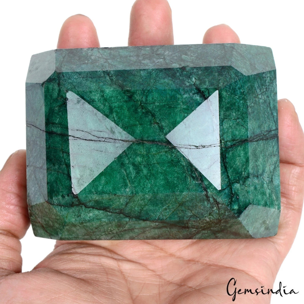 Emerald Loose Gemstone, Color Enhanced, Green — 87x67x52 mm, 3340 Ct
