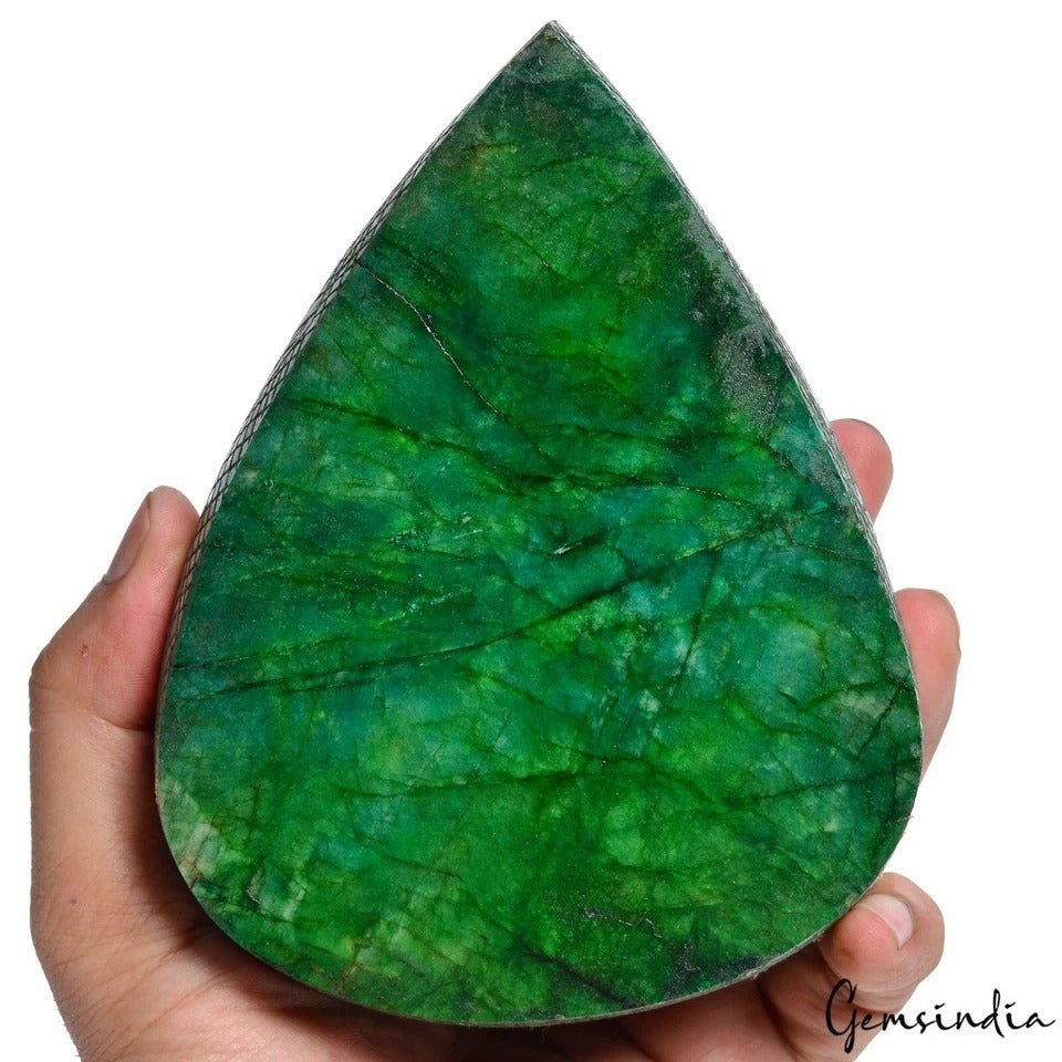 1.50 Kilo Natural Certified emerald Decorative Hand Carved Museum Size Gemstone