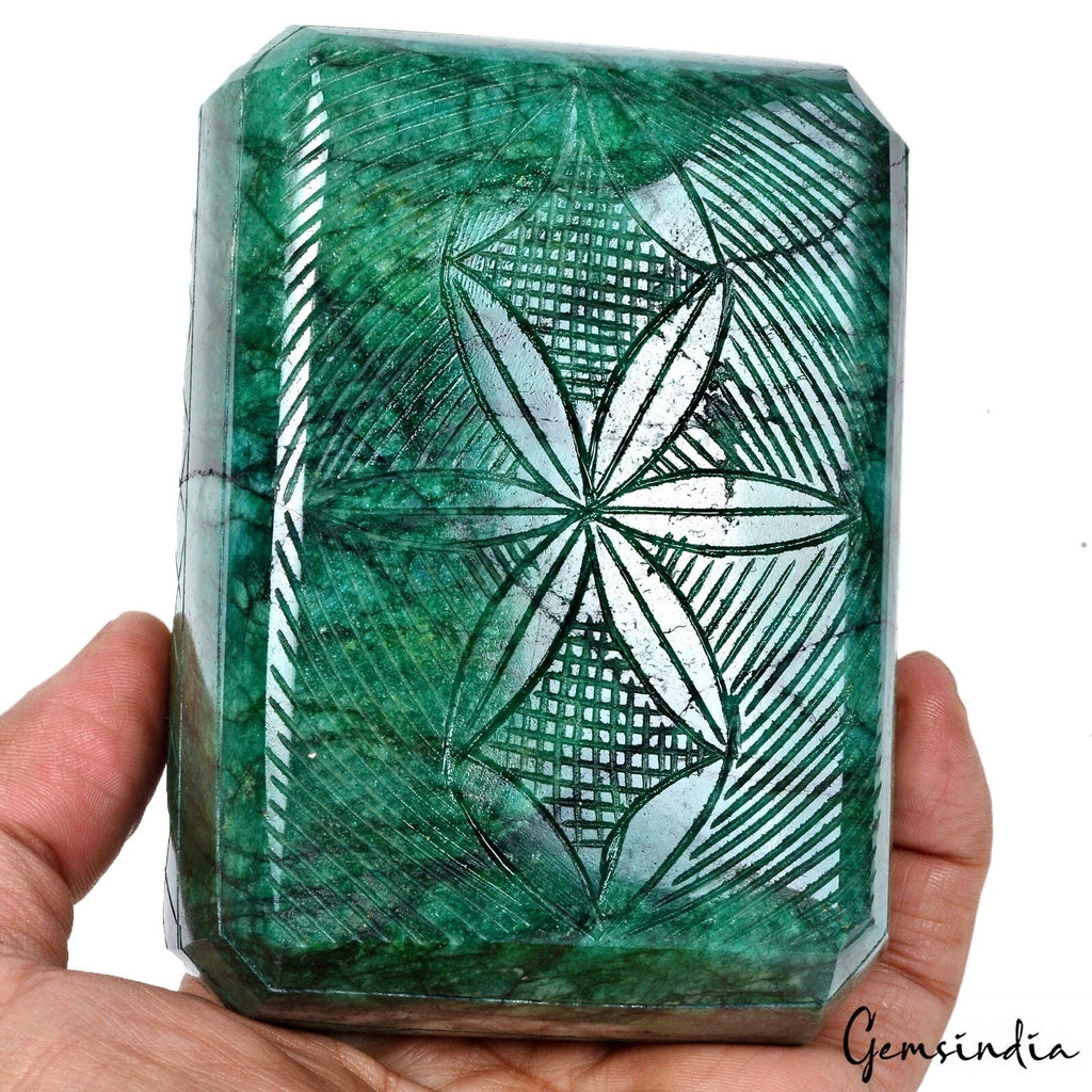 Emerald Carving, Octagon carved, Color Enhanced — 112x81x44 mm, 4720 Ct, Brazil