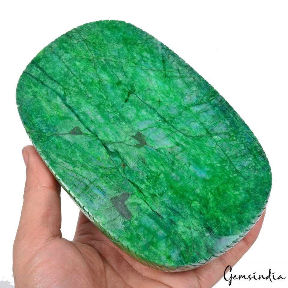 Brazilian Emerald Carving, Color Enhanced — 163x103x53 mm, 9200 Ct, Brazil
