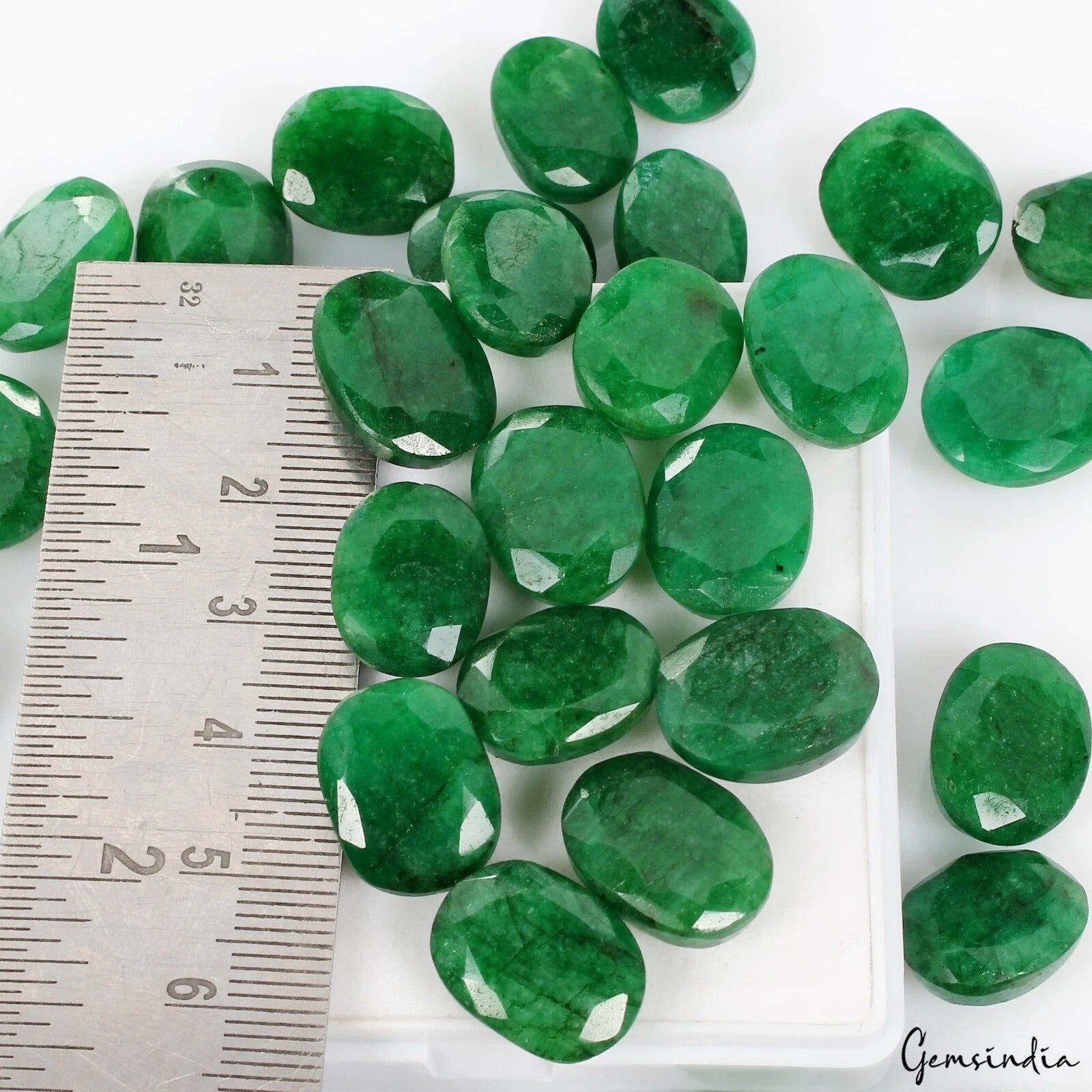 Emerald Lot, Loose Gemstone, Oval Cut, Color Enhanced — 30 Pieces, 14mm to 16mm, 340 Ct, Colombia
