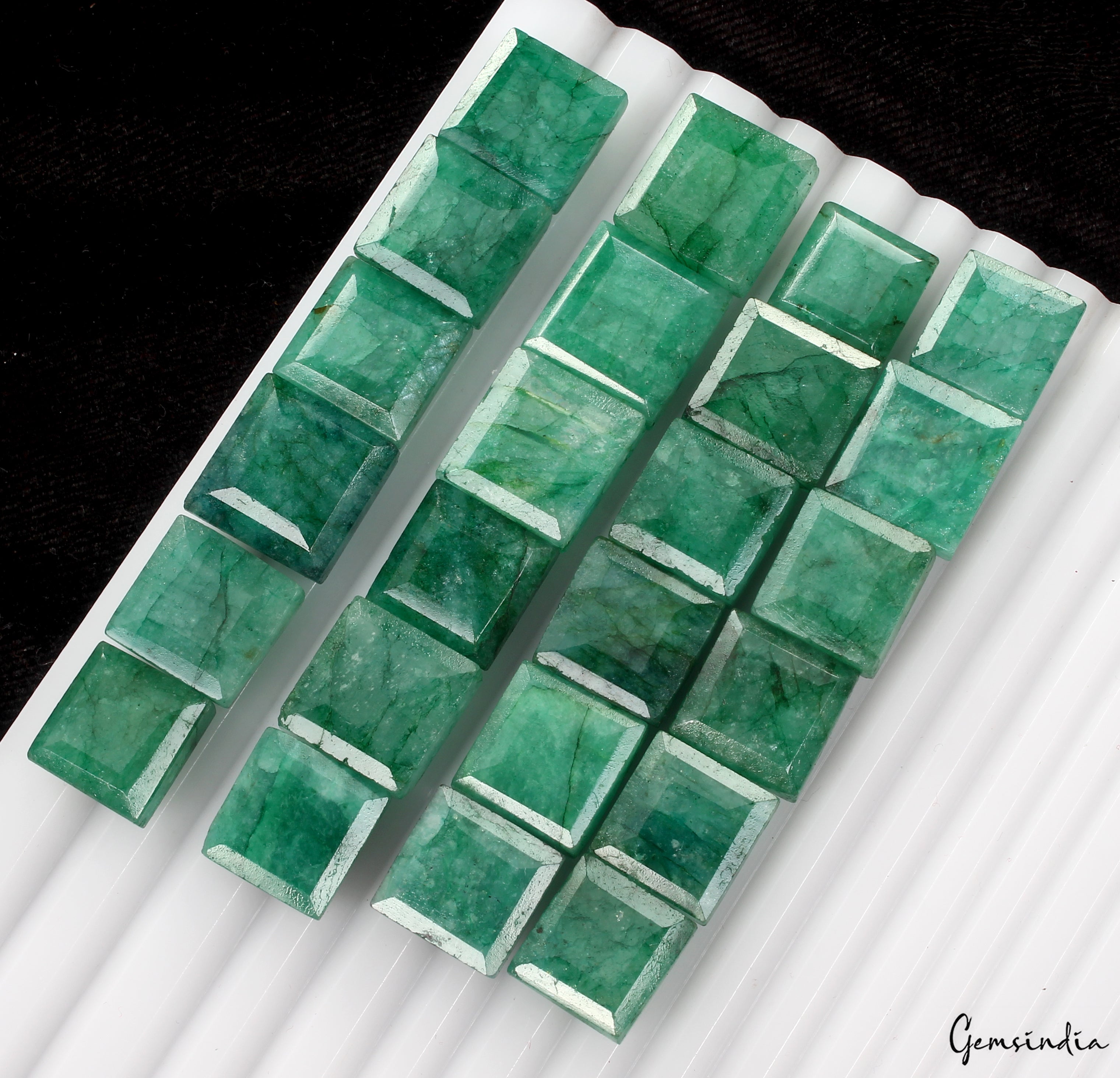 Natural 370 Ct Fine Cut Colombian Green Emerald Best Loose Gemstone Lot for Ring
