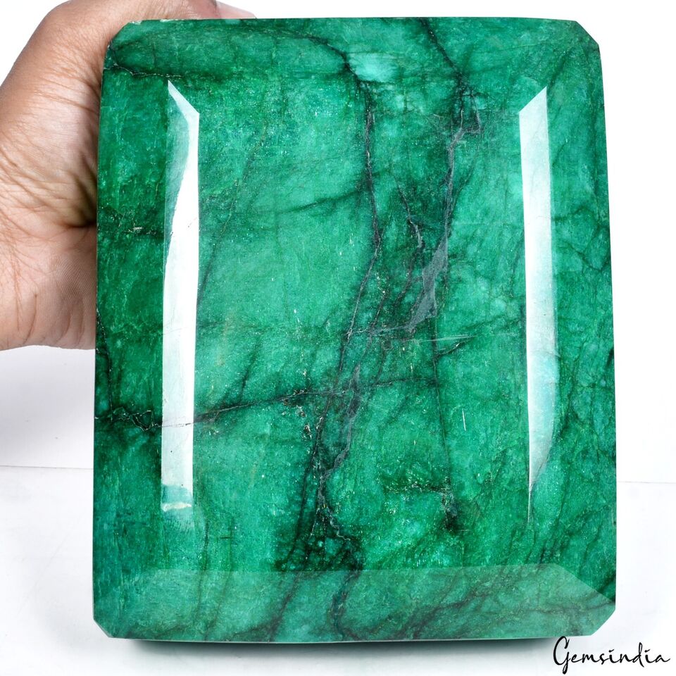 Museum Grade5 Kilo Natural Brazilian Top Green Emerald Octagon Huge Rare Gem