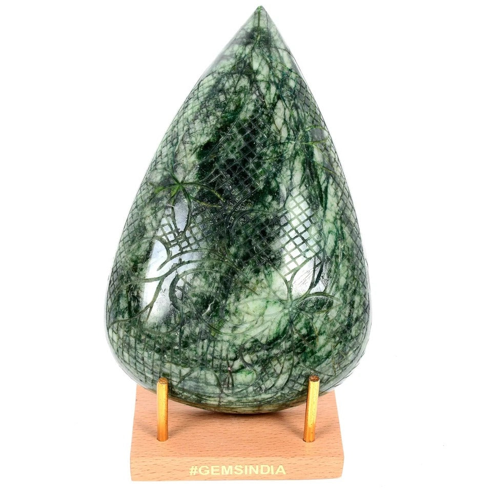 Brazilian Emerald Carving — 153x99x42mm, 4920 Ct, Brazil