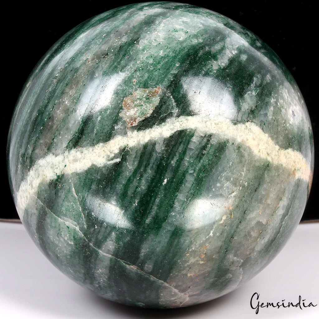Aventurine Sphere, Green — 4.5 Inch in diameter, 1.95 Kg (9750 Ct), Madagascar
