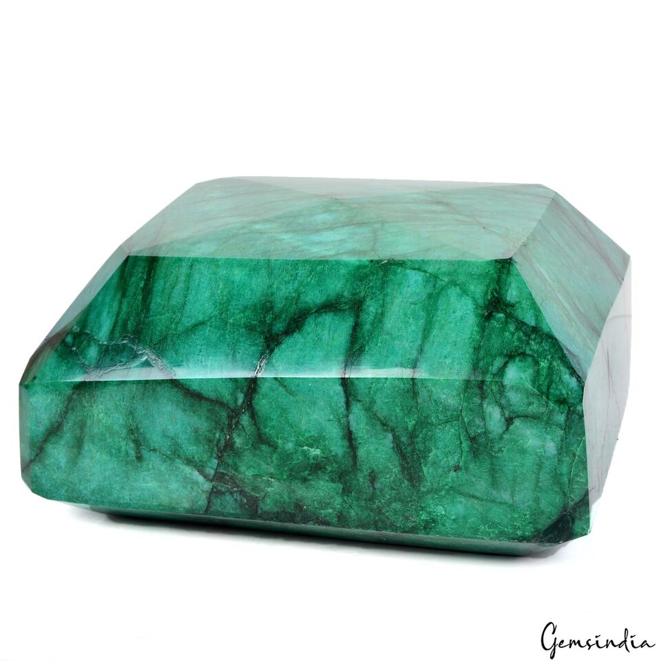 Museum Grade5 Kilo Natural Brazilian Top Green Emerald Octagon Huge Rare Gem