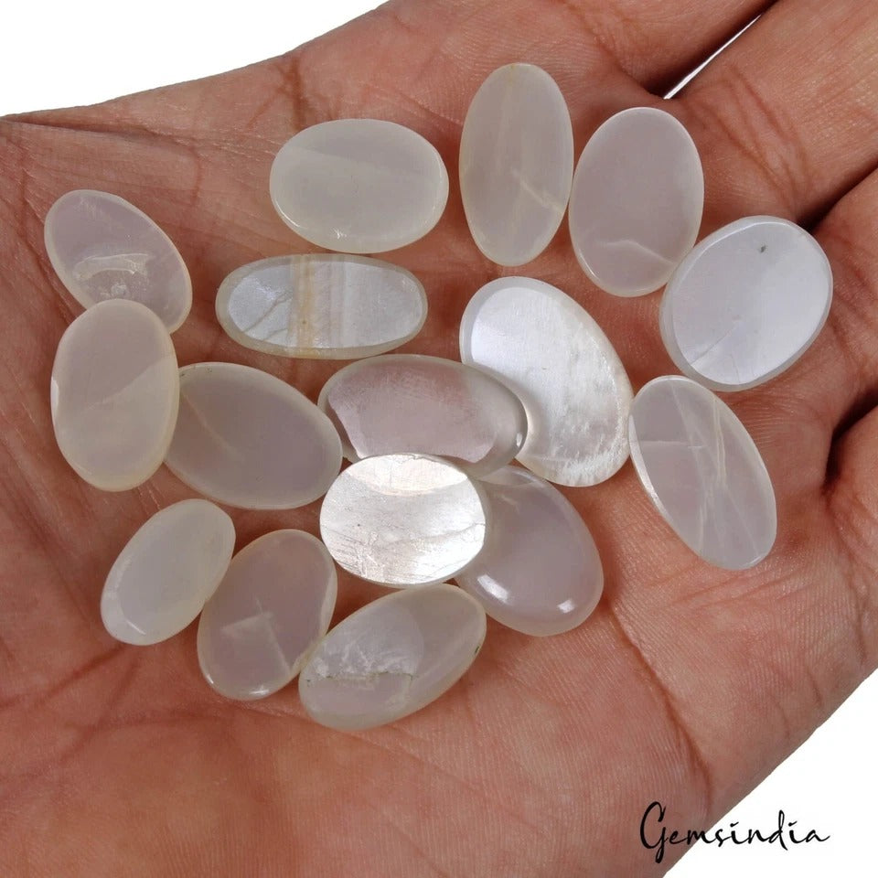 Moonstone Lot, Cabochon — 16 Pieces, 15mm to 20mm, 133.40 Ct