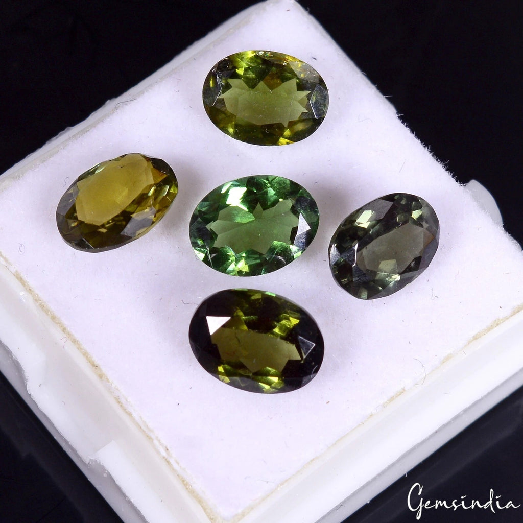 Green Tourmaline Loose Gemstone, Oval Cut — 6mm To 7mm, 5.75 Ct, Mozambique