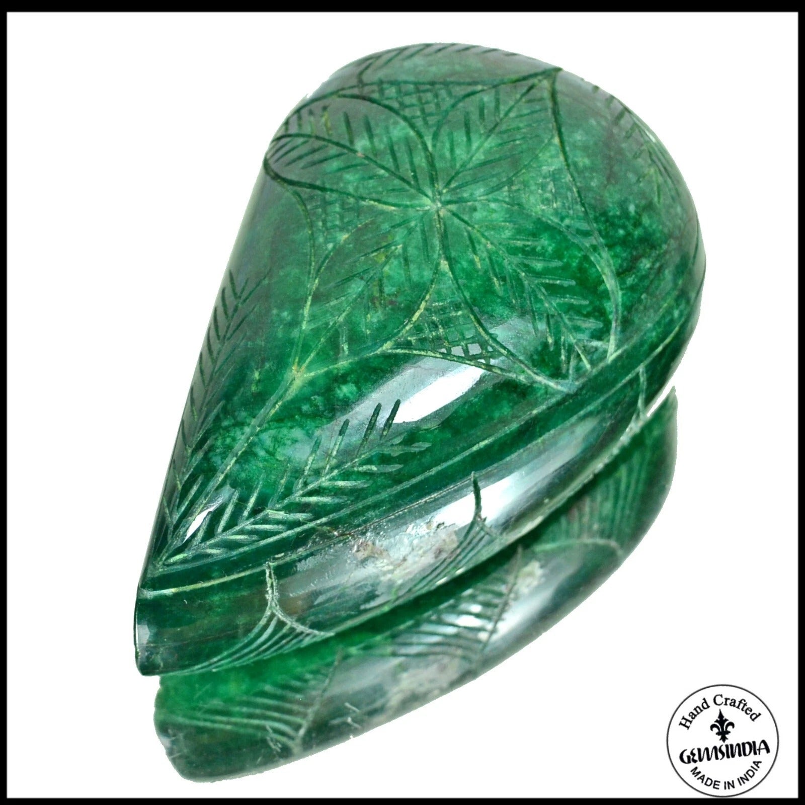 Brazilian Emerald Carving, Green — 110 x 72 x 50 mm, 2890 Ct, Brazil