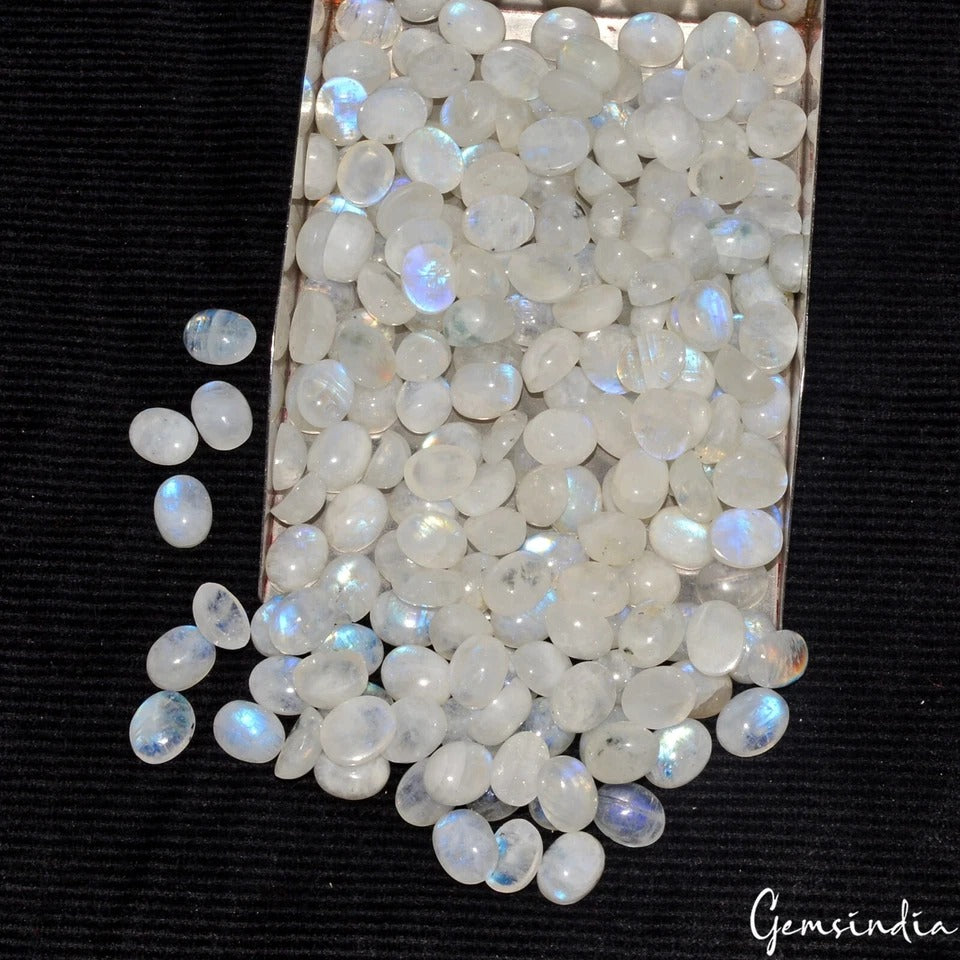 Moonstone Lot, Cabochon, Untreated, White — 200 Pieces, 10mm to 11mm, 600 Ct