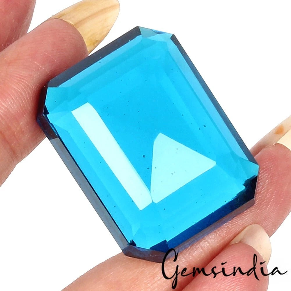 Blue Topaz Loose Gemstone — 32 x 25 x 15mm, 98.00 Ct
