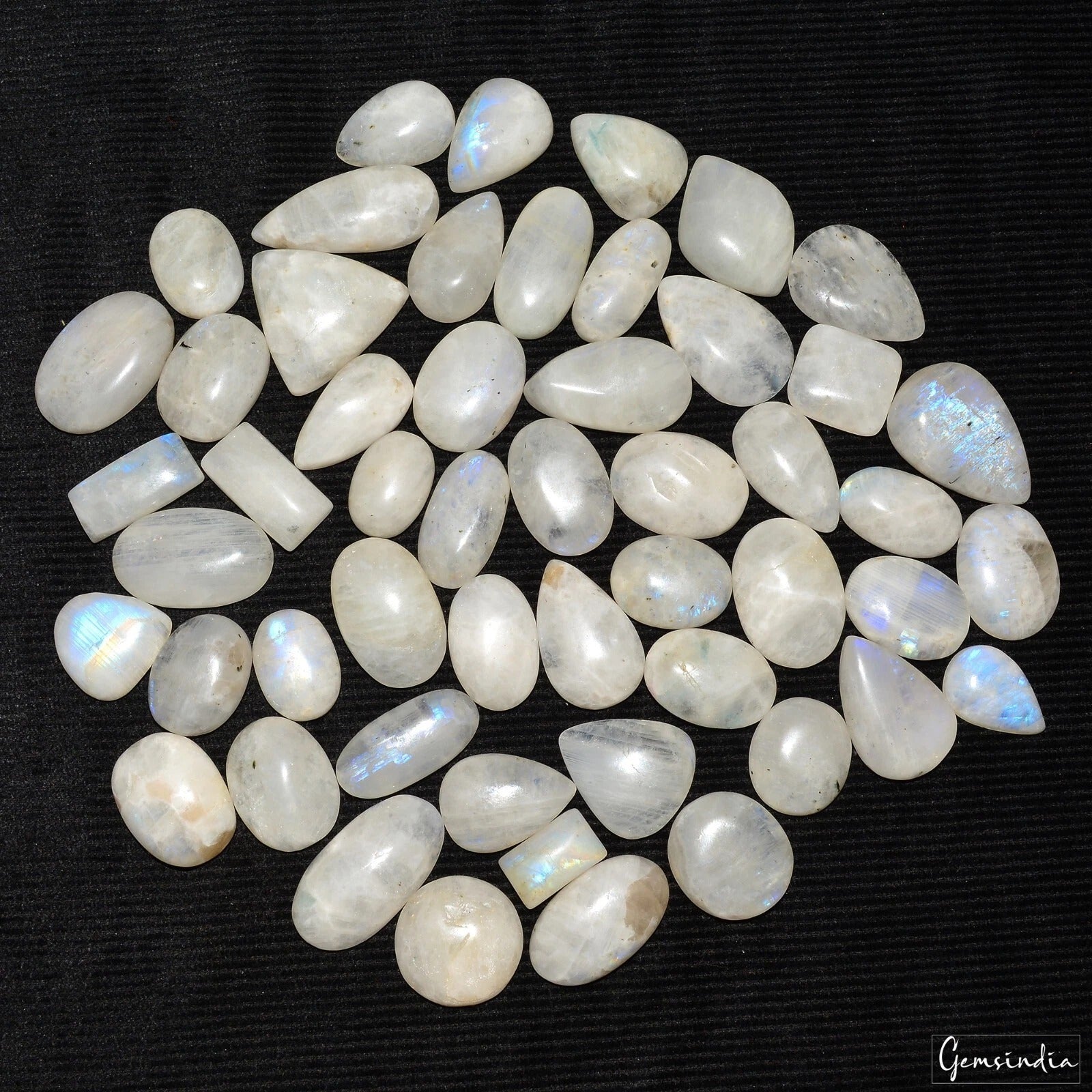 Moonstone Lot, Cabochon, Pear, Oval, Rectangular cabochon, Untreated — 52 Pieces, 15mm to 32mm, 1050 Ct, Madagascar