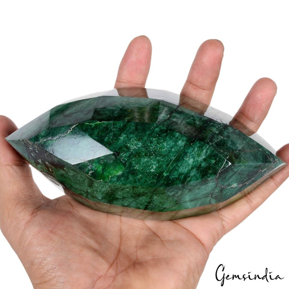 915 Gram Natural Huge Green Emerald Earth-Mined Marquise Cut Museum Use Gemstone