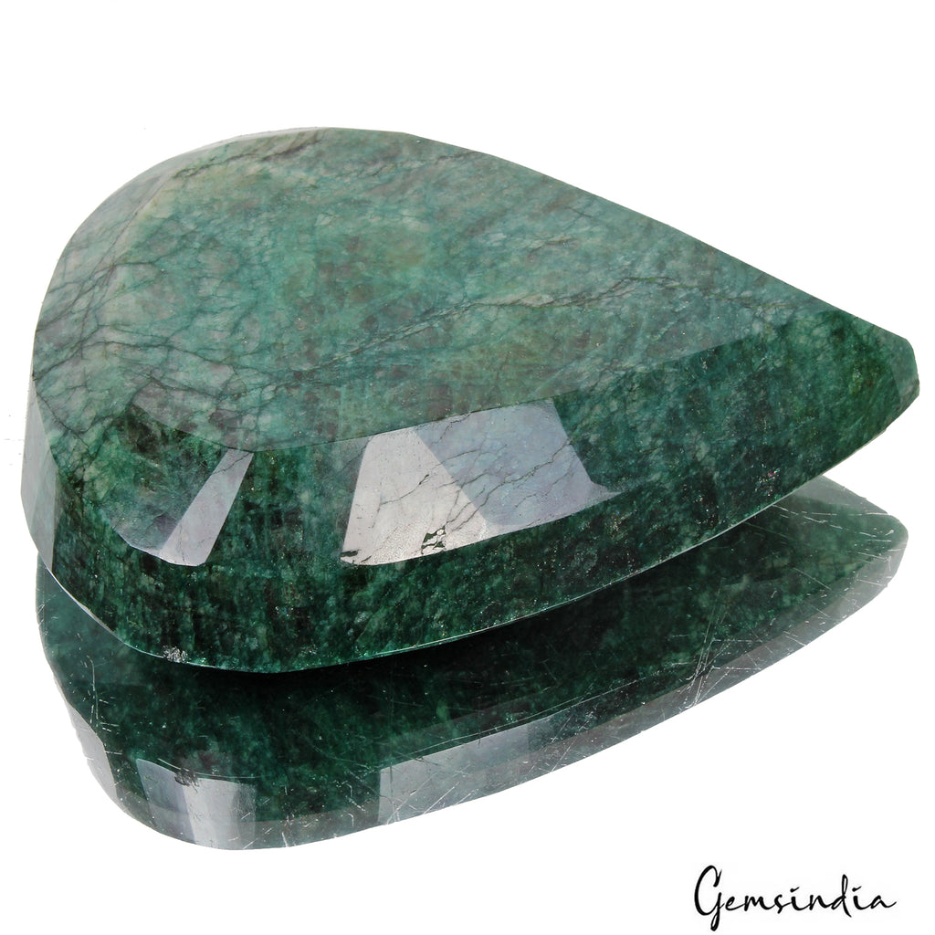 Emerald Loose Gemstone, Green — 120 x 103 x 32 mm, 2950 Ct, Brazil