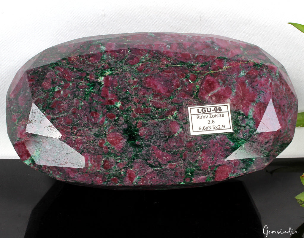 Natural Ruby Zoisite 2.6 Kilo Earth Mined Oval Cut Museum Grade Rare Gemstone