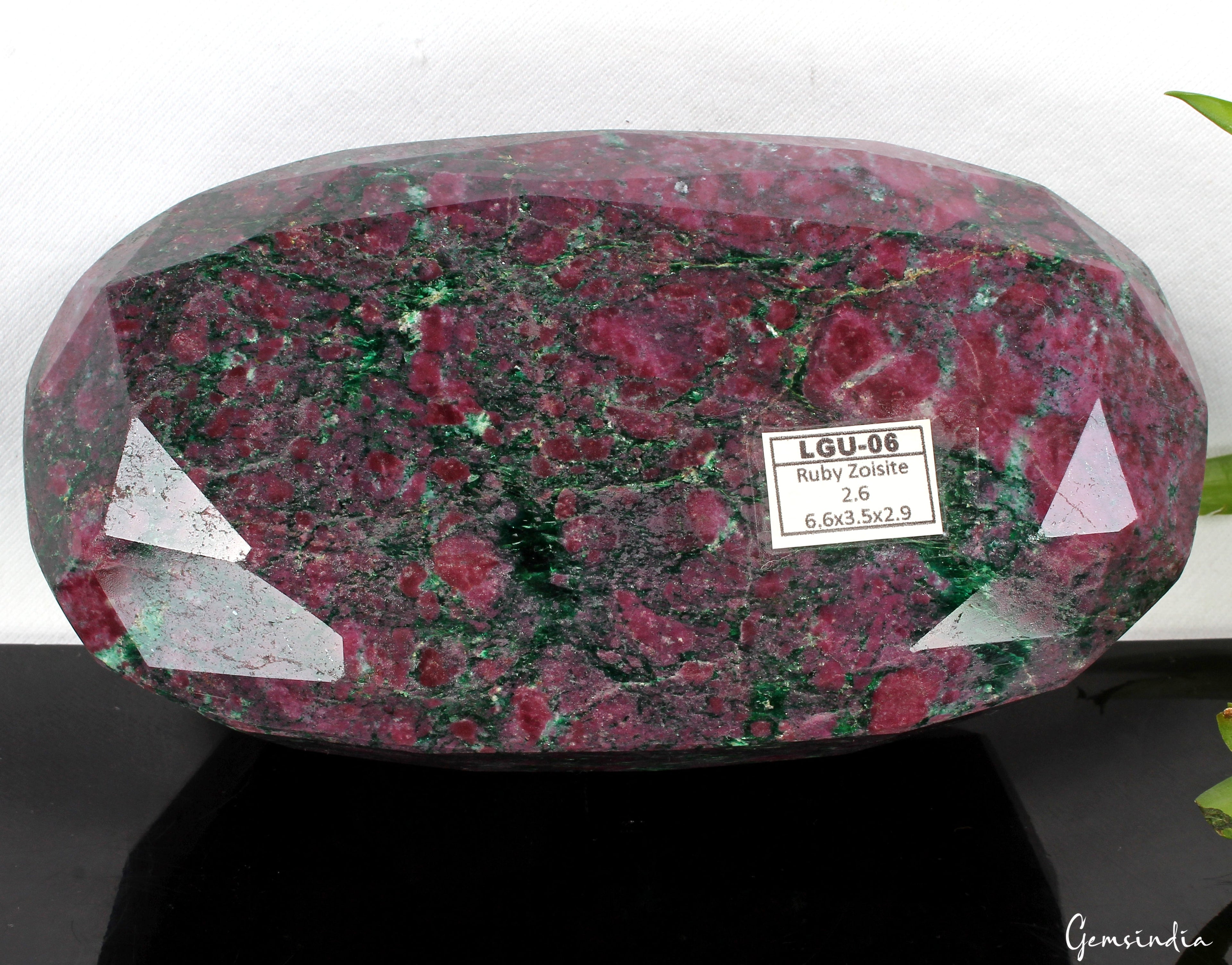Natural Ruby Zoisite 2.6 Kilo Earth Mined Oval Cut Museum Grade Rare Gemstone