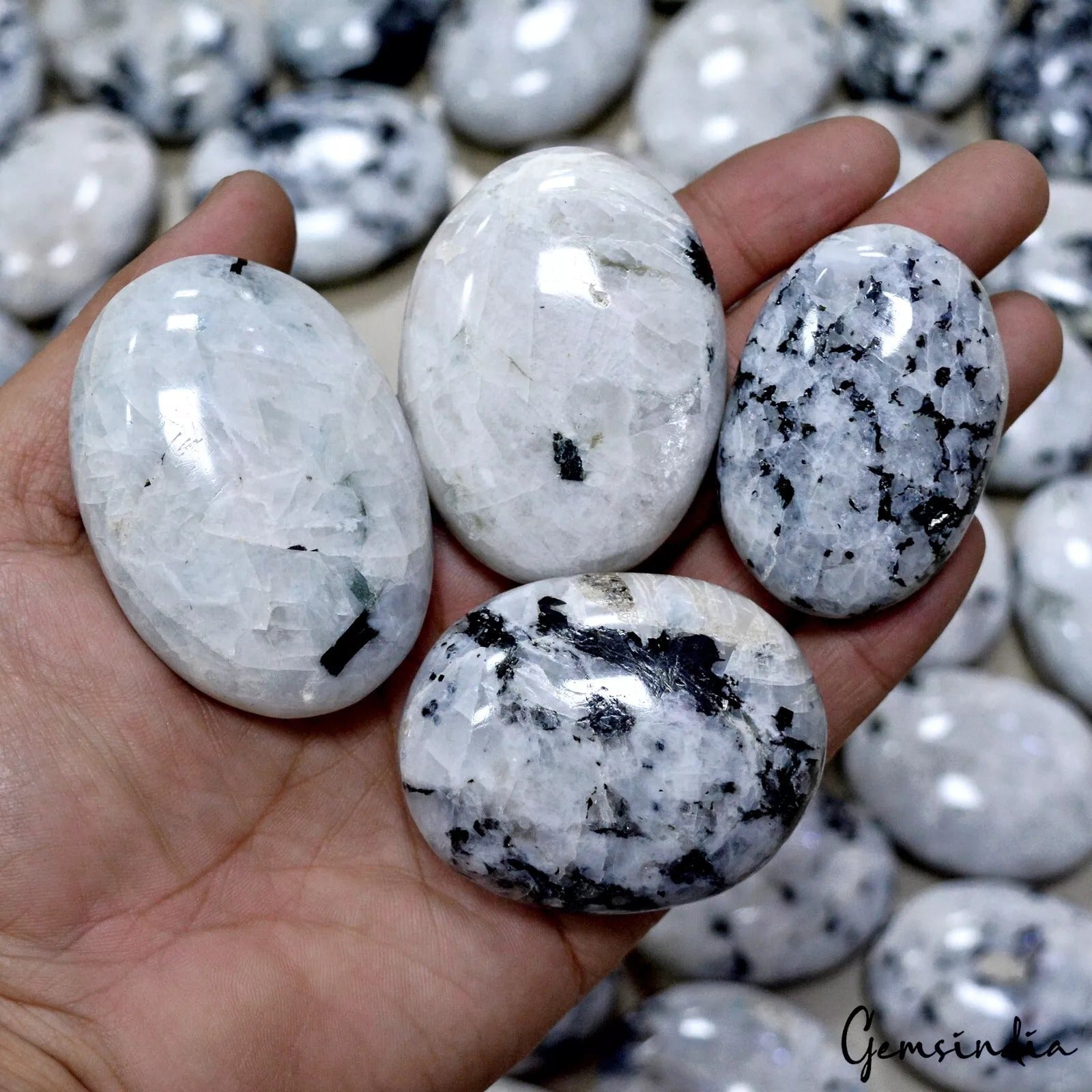 2.4 kg Natural Moonstone Polished Palm Stone Decor Reiki Healing Stones 30 Pcs