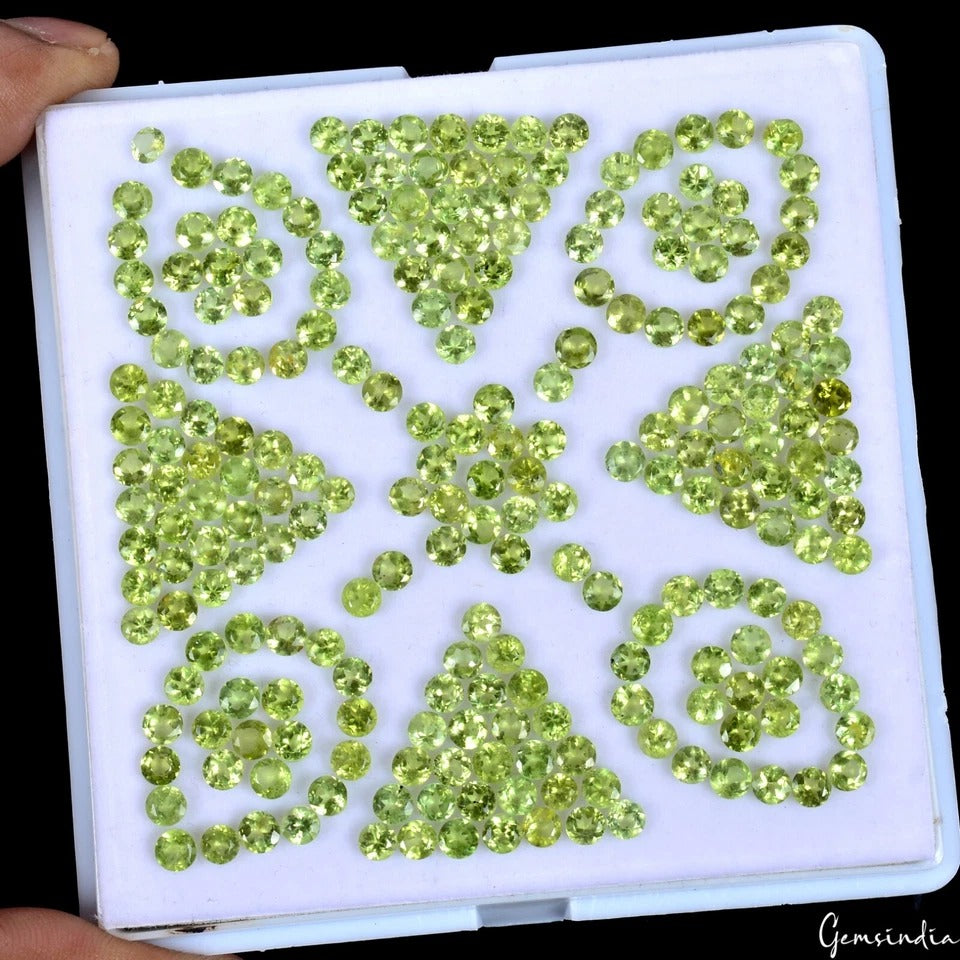 Peridot Lot, Loose Gemstone, Green — 227 Pieces, 4 mm, 72.10 Ct, India