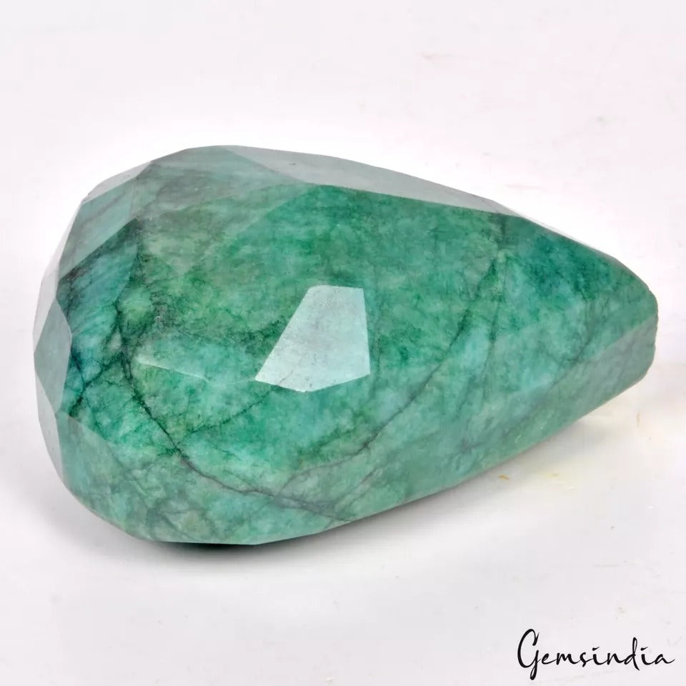 Brazilian Emerald Loose Gemstone, Color Enhanced, Green — 58x44x31 mm, 520 Ct, Brazil