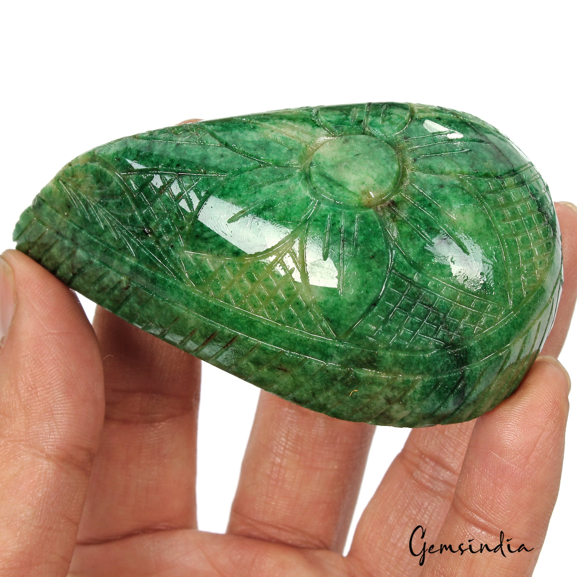 Brazilian Emerald Carving, Green — 89 x 50 x 31 mm, 930 Ct, Brazil