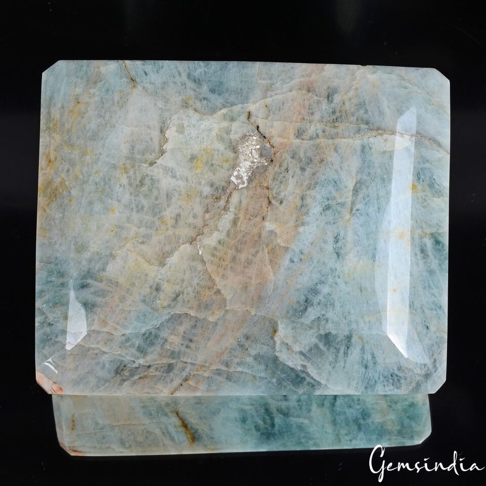 Beryl Loose Gemstone, Untreated, Bi-Color — 4.6x3.8x1.8 Inches, 4900 Ct (0.98 Kg), Brazil