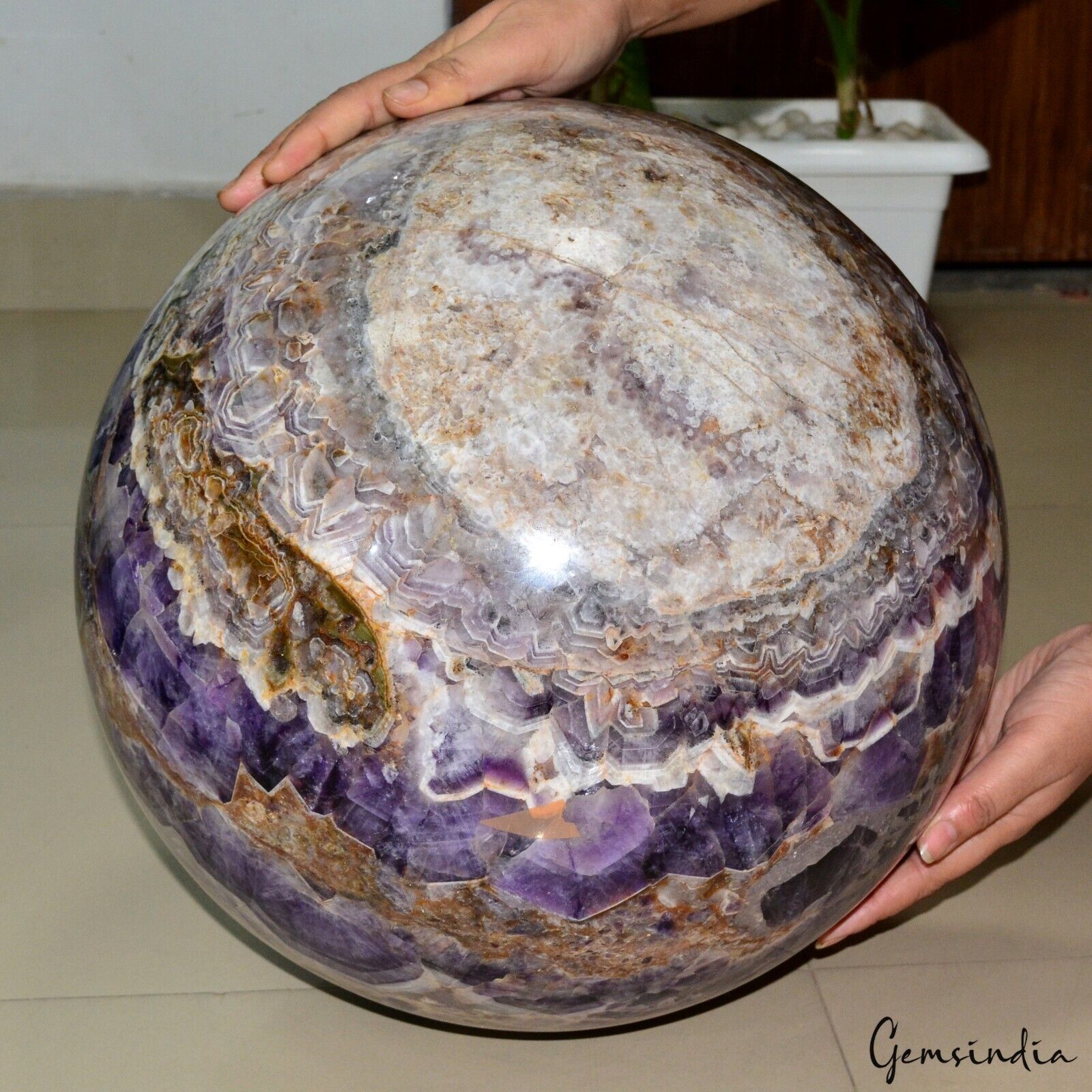 Amethyst Sphere — 15 Inch in diameter, 66 Kg (330000 Ct), Brazil