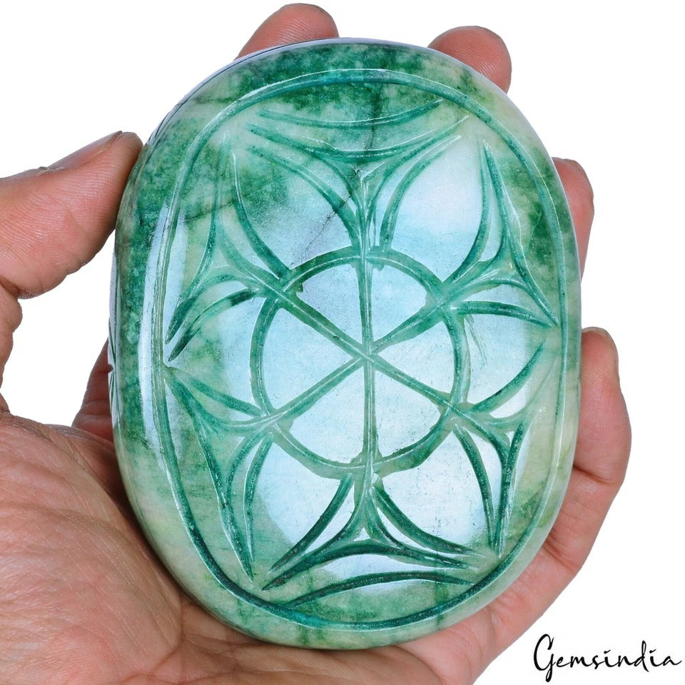 2900Ct Natural Hand CarvingEmerald Stunning Green Rare Huge Museum Size Gemstone