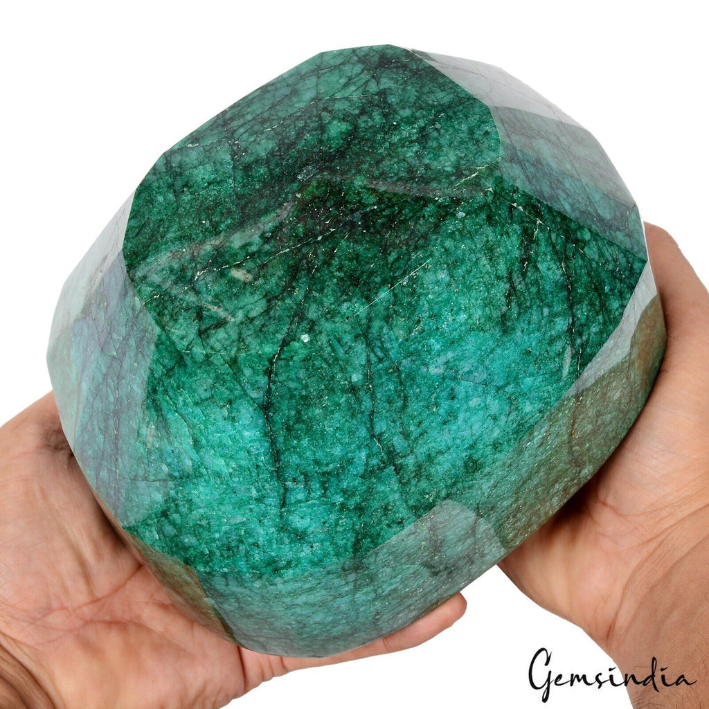 Emerald Loose Gemstone, Green — 5.5 Kg, Brazil