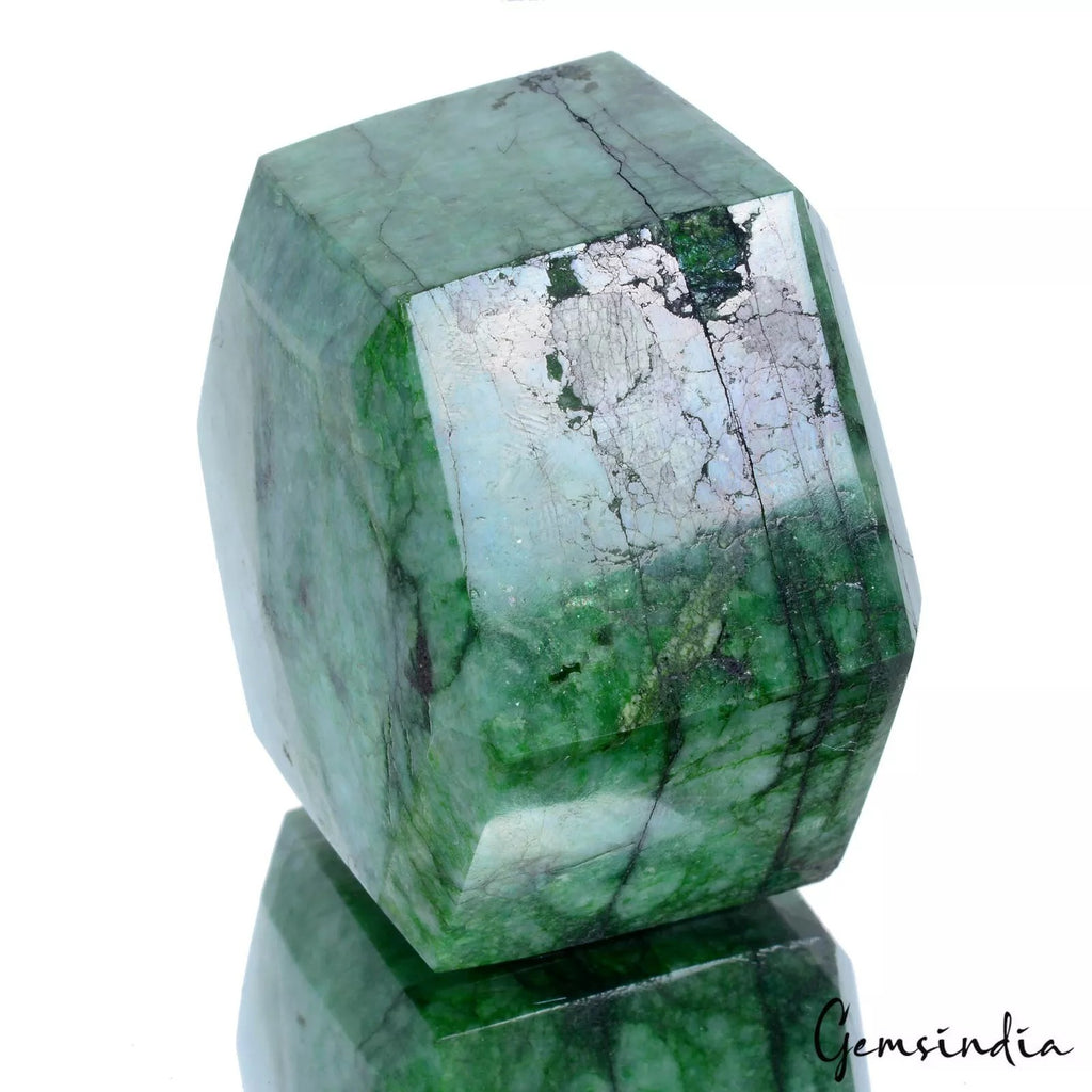 Emerald Loose Gemstone, Color Enhanced, Green — 1600 Ct (0.32 Kg), Brazil