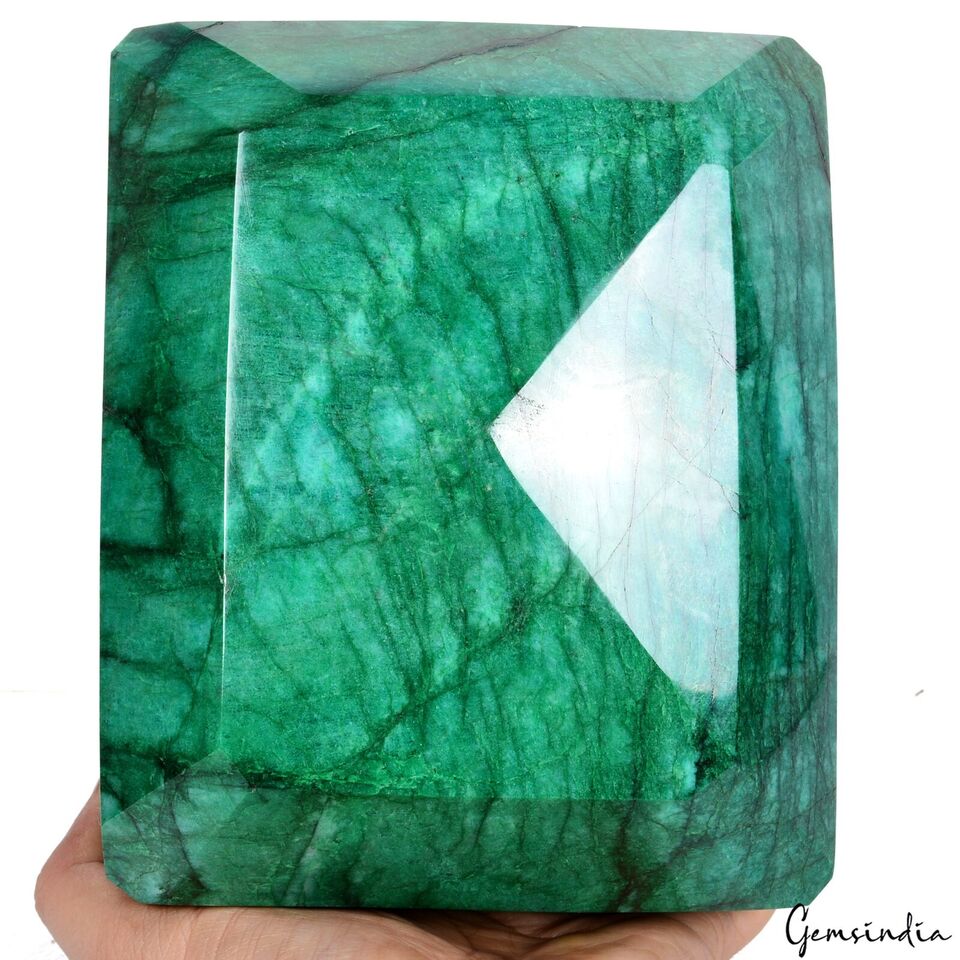 Museum Grade5 Kilo Natural Brazilian Top Green Emerald Octagon Huge Rare Gem